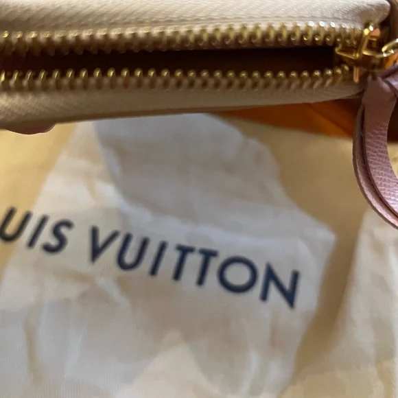 Louis Vuitton Clemence  Wallet in Damier Azur Rose Ballerine on the inside. EUC - Picture 7 of 12